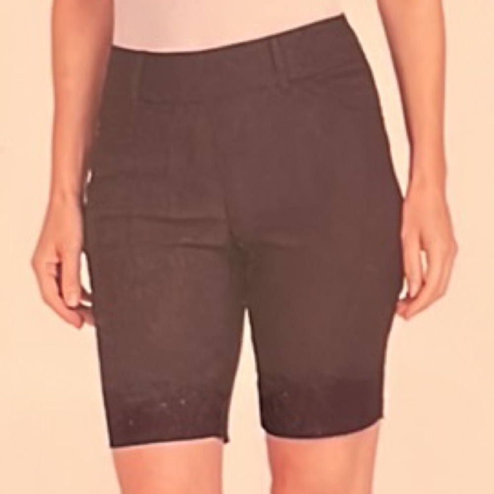 Hilary Radley Pull On Bermuda Shorts in size M.